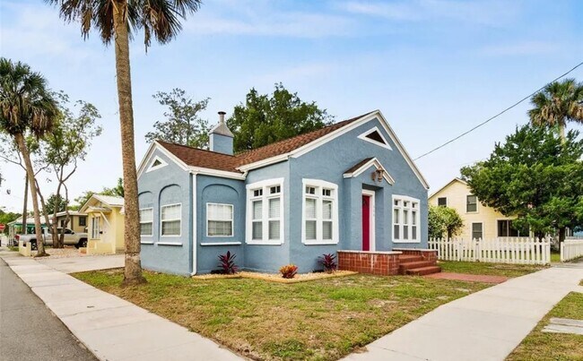 300 Mary Ave in New Smyrna Beach, FL - Building Photo - Building Photo