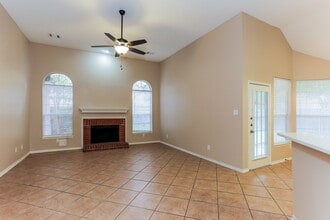 1510 Lost Creek Dr in Desoto, TX - Foto de edificio - Building Photo