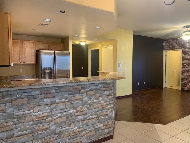 property at 6800 Vista Del Norte Dr NE