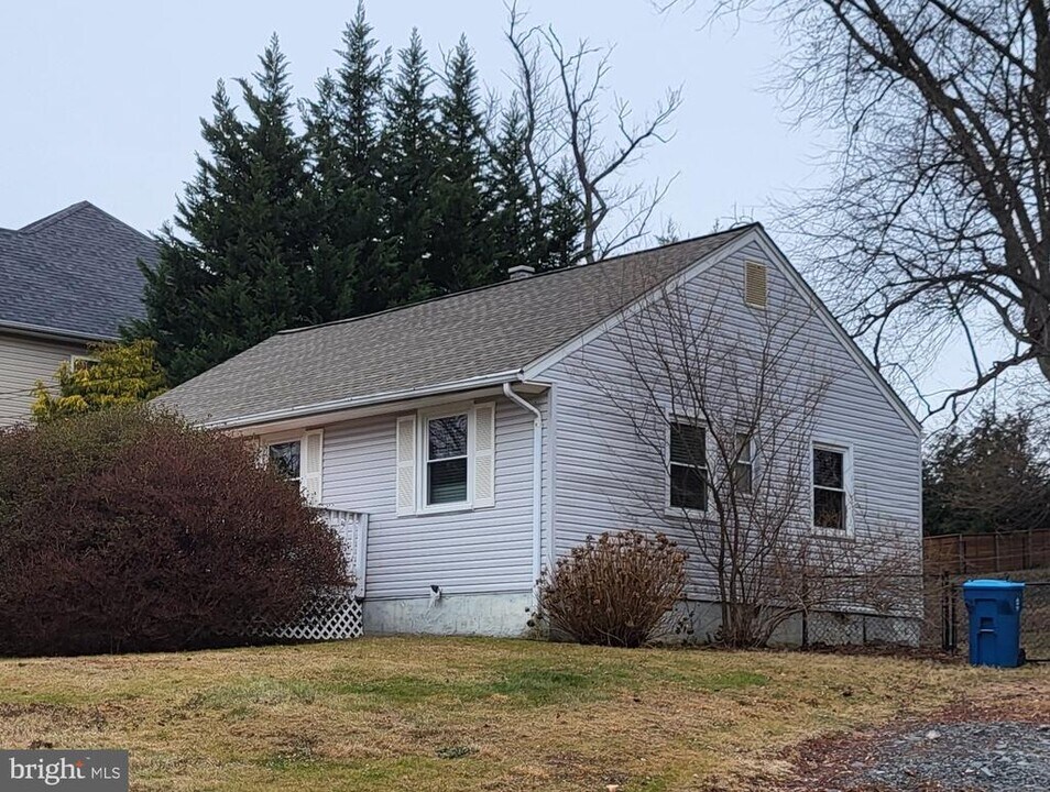 7707 Lunceford Ln in Falls Church, VA - Building Photo