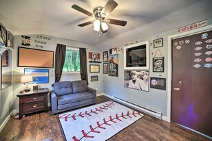 23 Grove St in Milford, NY - Building Photo