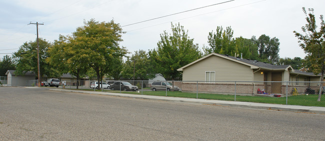 812 4th St N in Nampa, ID - Building Photo - Building Photo