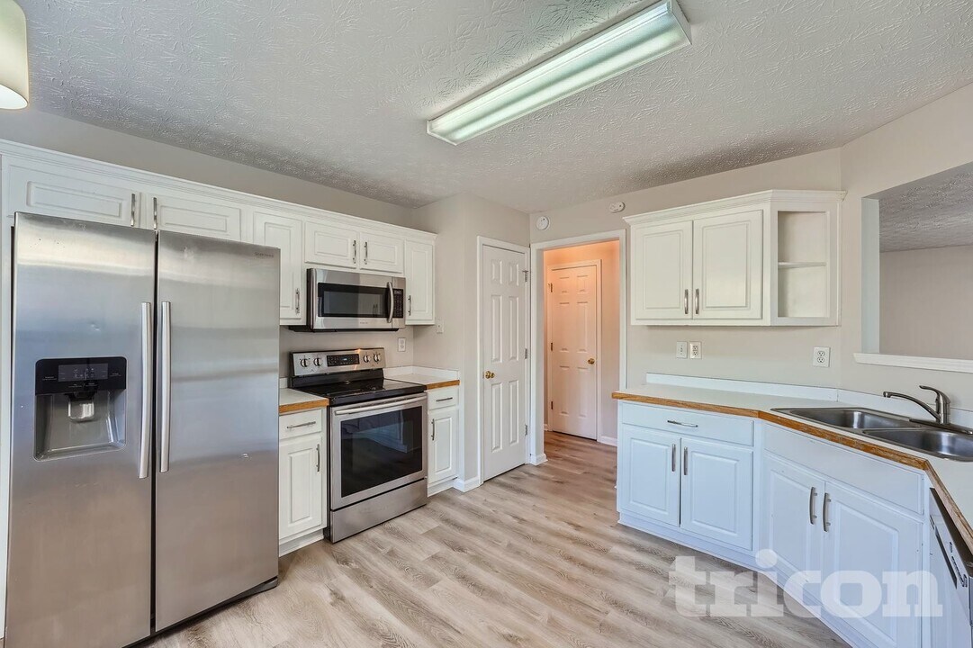 1504 Riverglen Dr in Loganville, GA - Building Photo