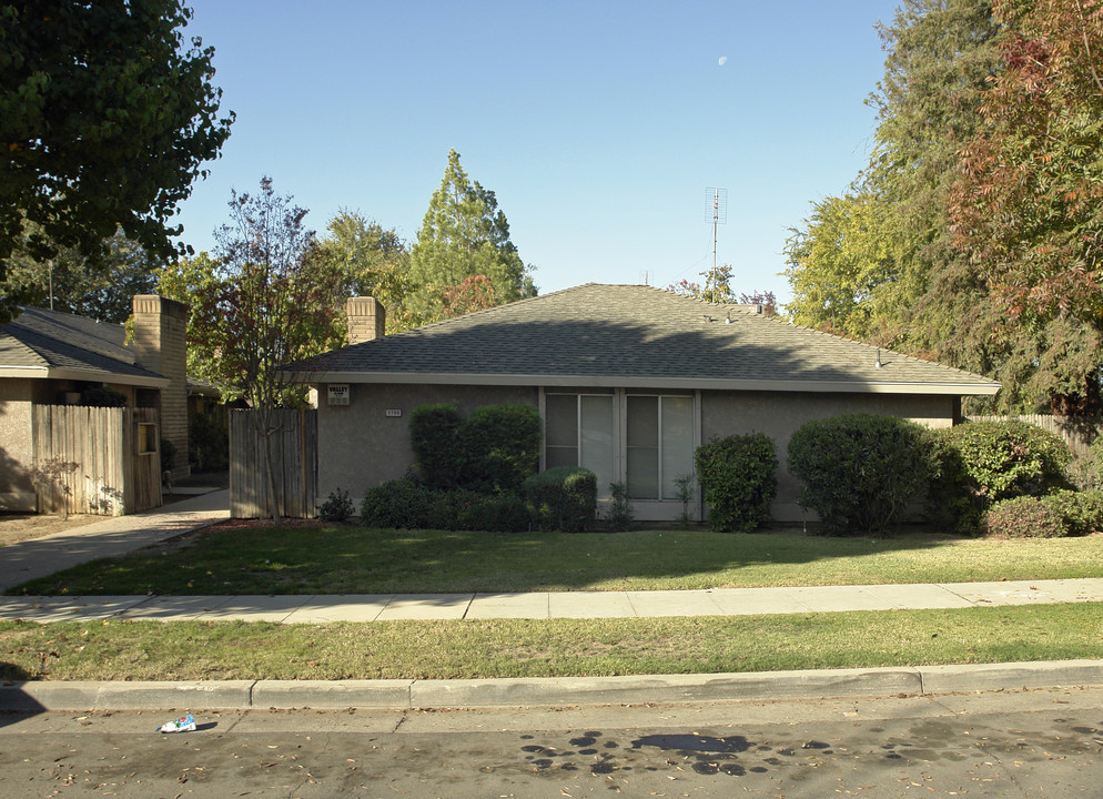 5789 N Valentine Ave in Fresno, CA - Foto de edificio