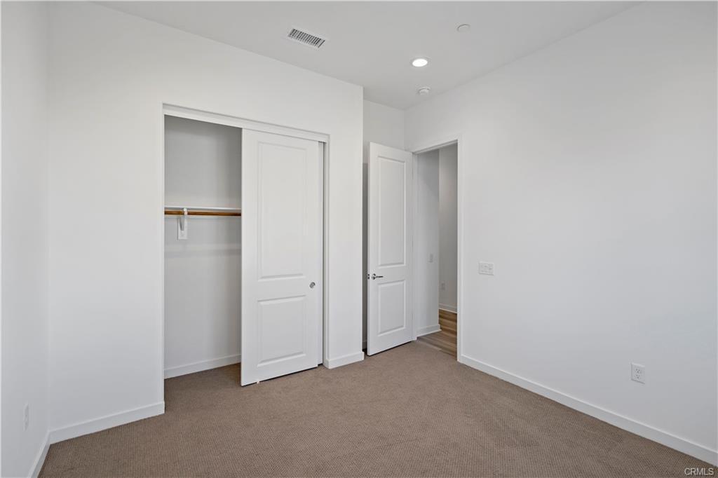 1059 Cadence in Irvine, CA - Building Photo
