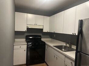 235 Henry Ave in Stratford, CT - Building Photo - Building Photo