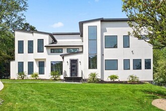 1756 N Akin Dr NE in Atlanta, GA - Building Photo - Building Photo