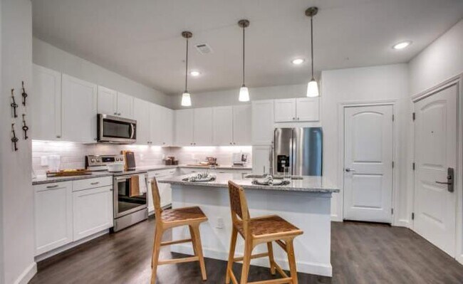 9300 N Sam Houston Pkwy E in Humble, TX - Building Photo - Building Photo