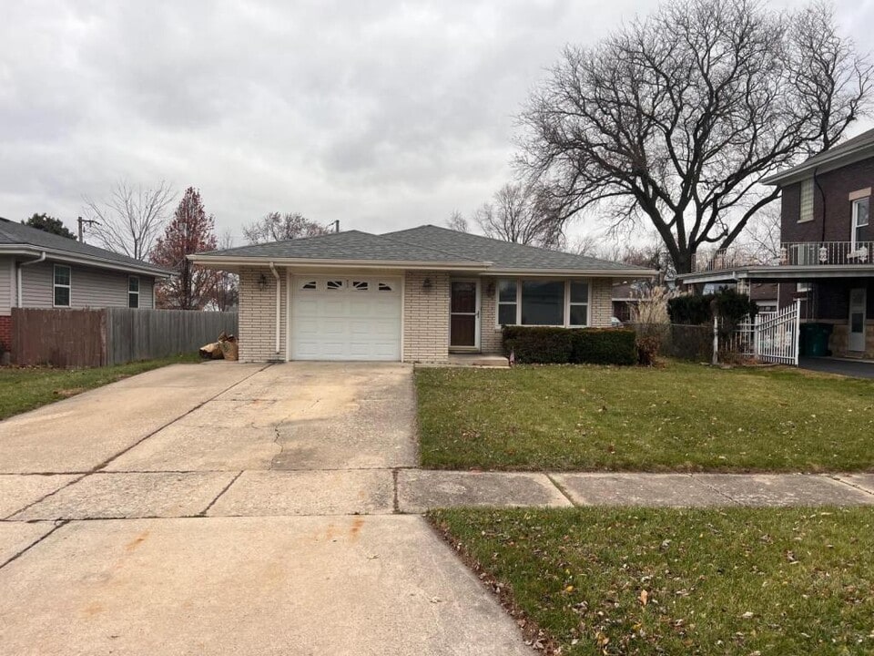 913 Curtis Ave in Joliet, IL - Building Photo