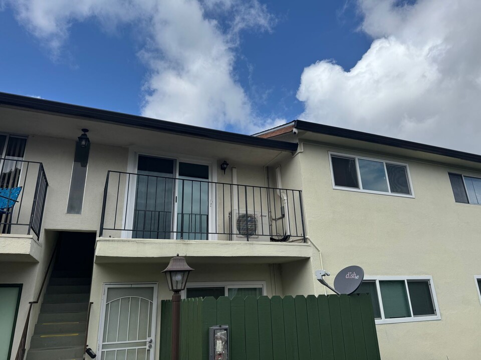 2761 Larkspur Ln in Sacramento, CA - Building Photo
