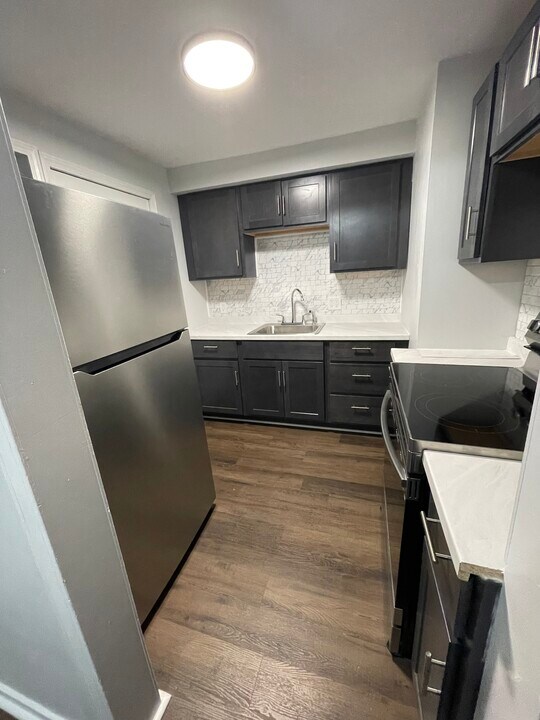 101 Montfort Dr, Unit 2 in Cheektowaga, NY - Foto de edificio