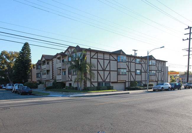 184 W Valencia Ave in Burbank, CA - Building Photo - Building Photo