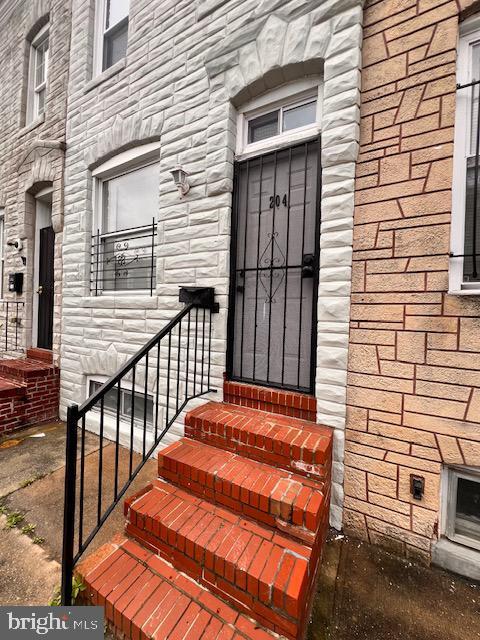 property at 204 N Rose St