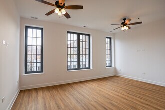 3158 N Broadway St, Unit #302 in Chicago, IL - Building Photo - Building Photo