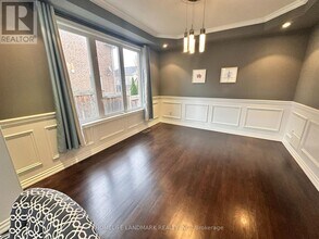 2225 Canonridge Cir in Oakville, ON - Building Photo - Building Photo