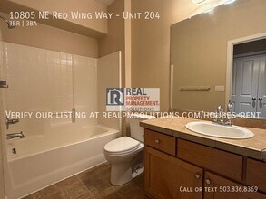 10805 NE Red Wing Way in Hillsboro, OR - Building Photo - Building Photo
