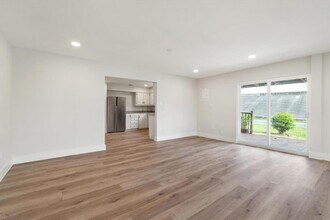 7104 Dallas St in Baytown, TX - Building Photo - Building Photo