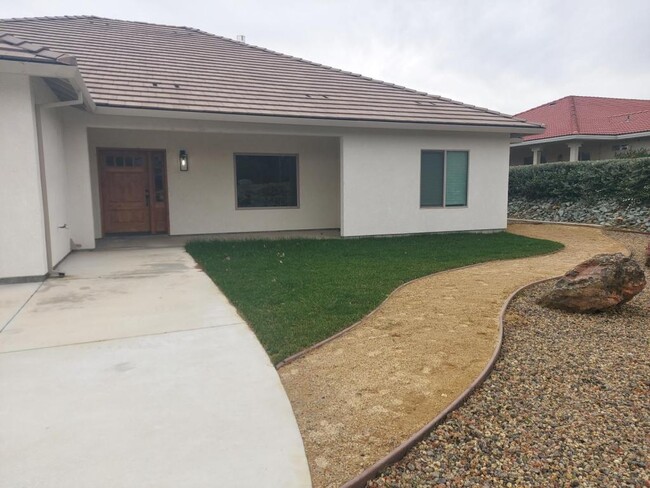 2498 Vista Del Lago Dr in Valley Springs, CA - Foto de edificio - Building Photo