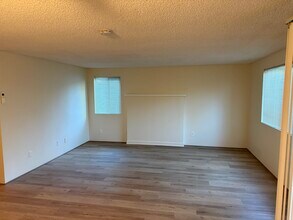 6293 SW Valley Ave, Unit #1 in Beaverton, OR - Foto de edificio - Building Photo
