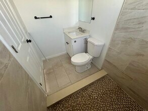 215 Lincoln St in Jersey City, NJ - Building Photo - Building Photo