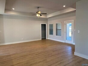 172 Shangrila Wy in Meridianville, AL - Foto de edificio - Building Photo