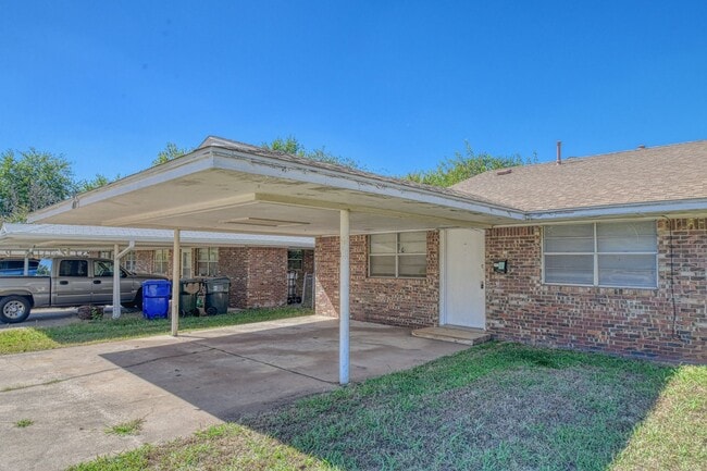 813 Drake Dr in Norman, OK - Building Photo - Building Photo