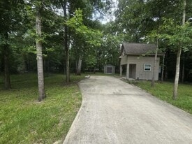 667 Miller Dr in Cleveland, TX - Building Photo