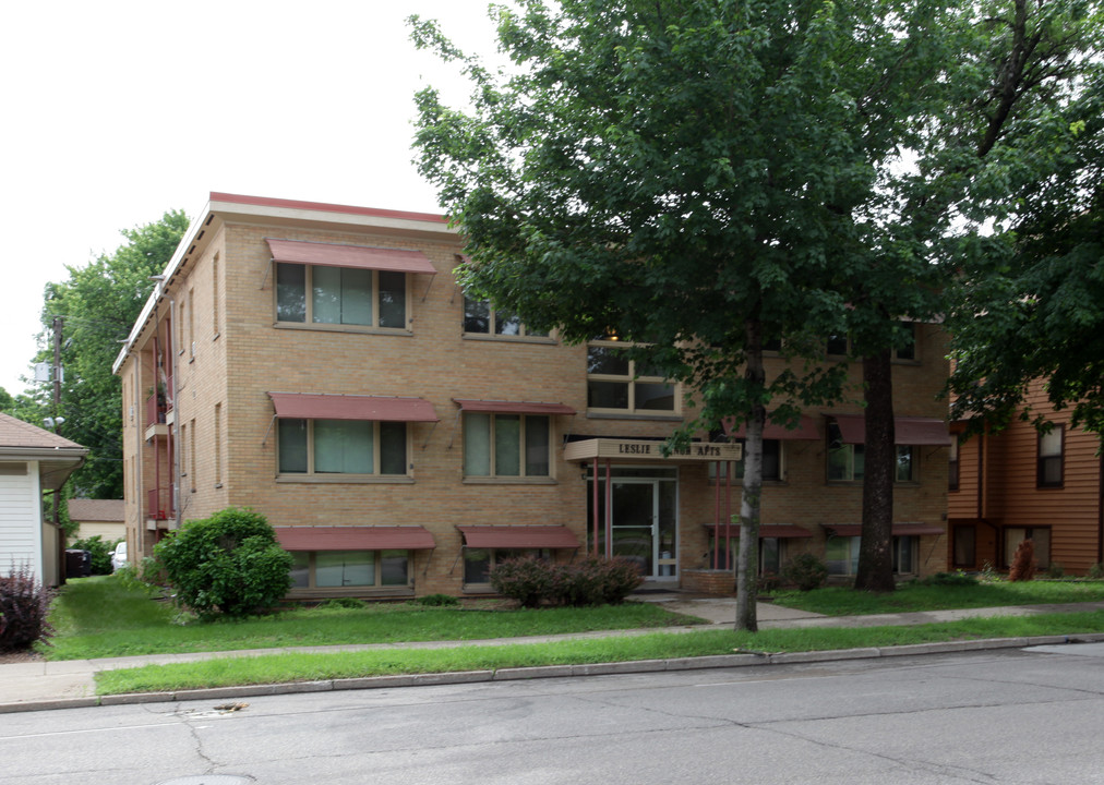 Leslie Manor Apartments in Minneapolis, MN - Foto de edificio