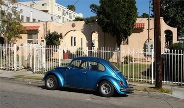 1600-1604 1/2 N Kenmore Ave in Los Angeles, CA - Building Photo - Building Photo