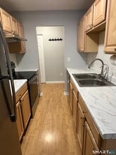 85 Woodsedge Dr in Newington, CT - Building Photo - Building Photo