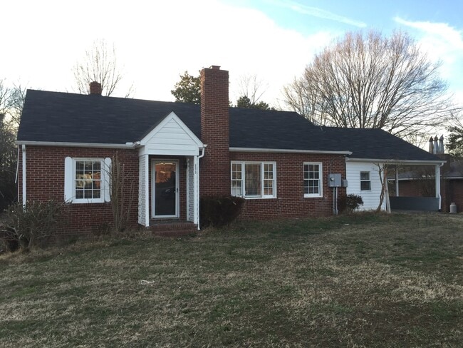 5212 Brenda Dr in Winston-Salem, NC - Foto de edificio - Building Photo