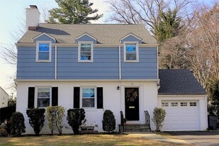 14 Bonnett Ave in Larchmont, NY - Building Photo