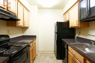 Carriage Park Apartments in Pittsburgh, PA - Building Photo - Interior Photo