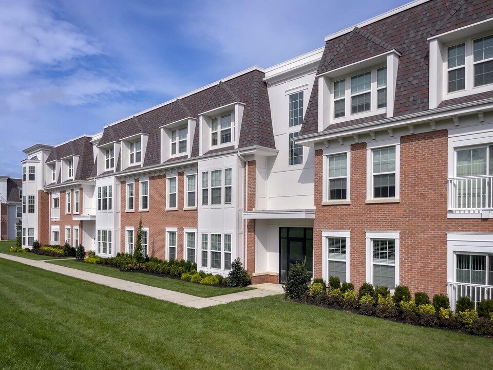 88 Circle Dr in Central Islip, NY - Building Photo