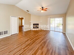 8145 Mactavish Way W, Unit 03-102 in Jacksonville, FL - Foto de edificio - Building Photo