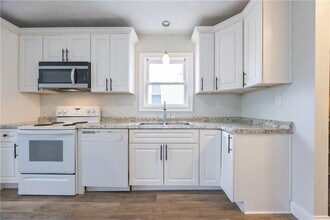 214 Silver Spring St in Providence, RI - Building Photo - Building Photo