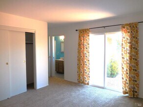 143 Kit Carson Way in Vallejo, CA - Building Photo - Building Photo