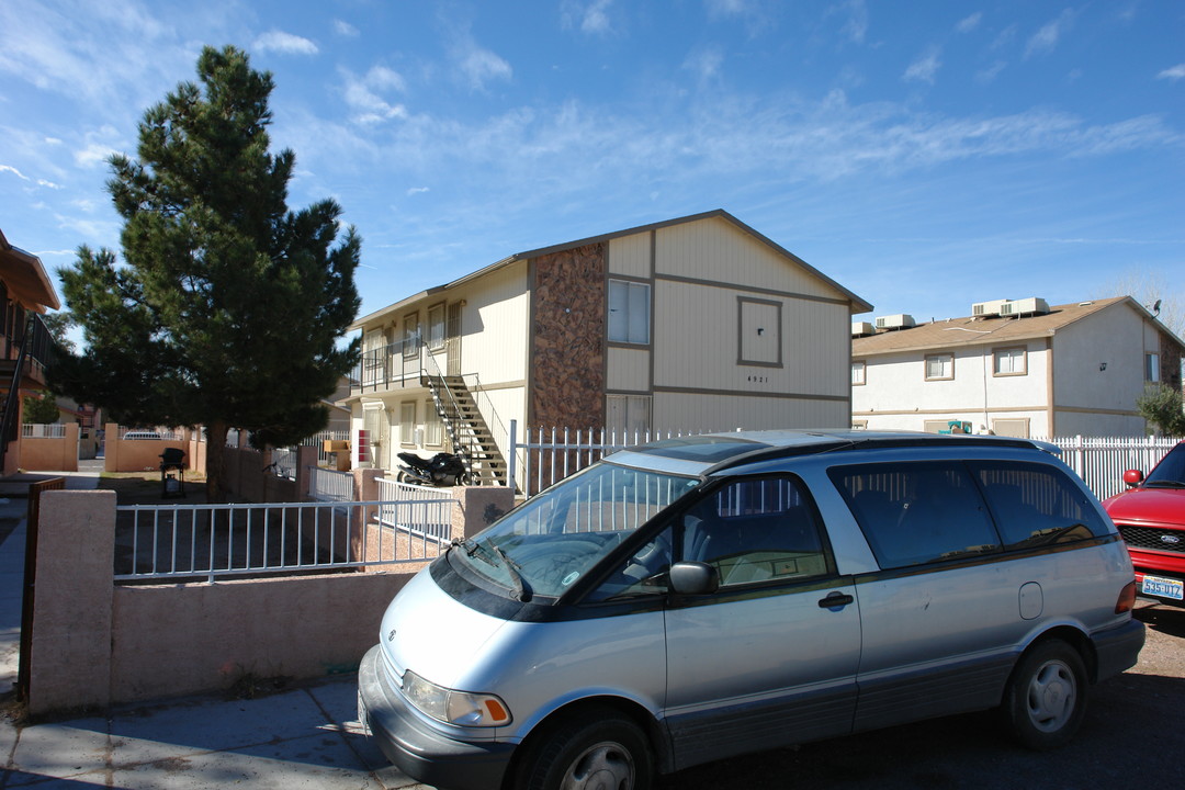 4921 Sammymel Dr in Las Vegas, NV - Building Photo