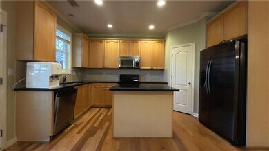 2398 Meadow Falls Ln in Duluth, GA - Building Photo - Building Photo