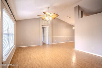 11048 Ridge Point Dr in Jacksonville, FL - Foto de edificio - Building Photo