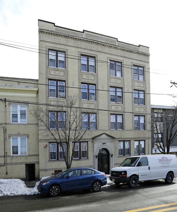 336 Anderson Ave in Fairview, NJ - Building Photo