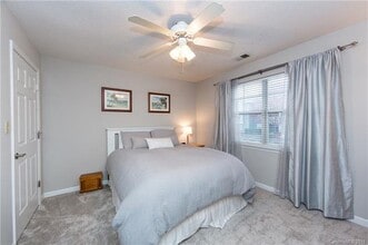 525 Olmsted Park Plz, Unit R in Charlotte, NC - Foto de edificio - Building Photo