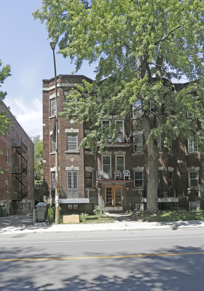 2485 Édouard-Montpetit in Montréal, QC - Building Photo - Building Photo