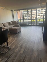 560 Commonwealth Ave, Unit Fenway Apartment in Boston, MA - Building Photo - Building Photo