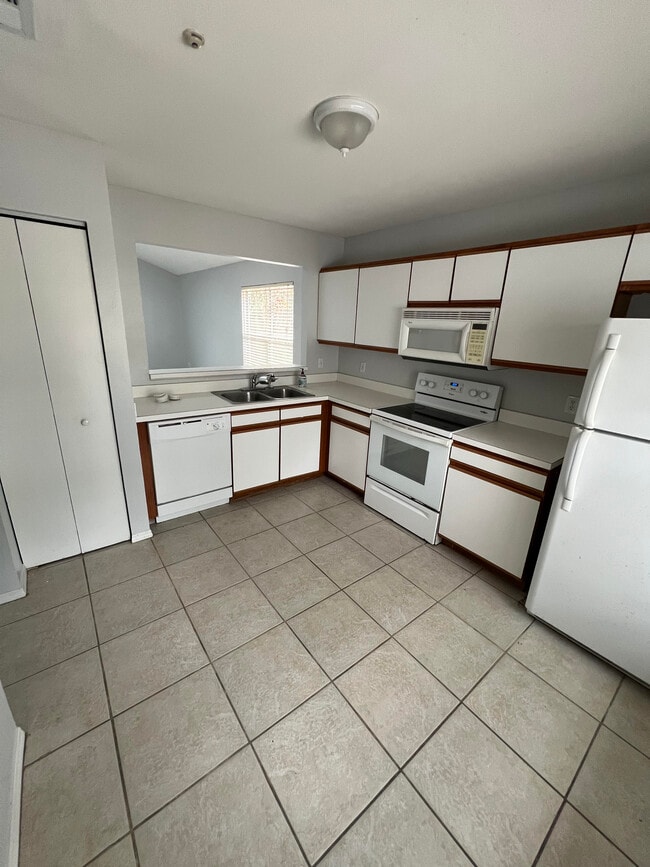 183 Edgewater Cir in Sanford, FL - Building Photo - Building Photo