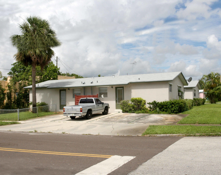 700-708 Bradley St in West Palm Beach, FL - Building Photo