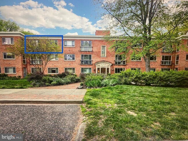 property at 2711 Ordway St NW