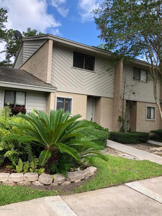 3801 Crown Point Rd in Jacksonville, FL - Building Photo