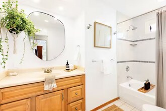 14225 Mango Dr in Del Mar, CA - Foto de edificio - Building Photo