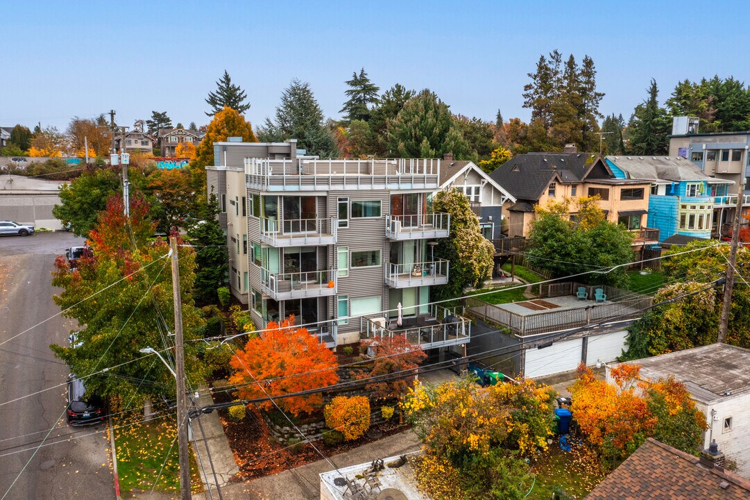 2731 Boylston Ave E, Unit 300 in Seattle, WA - Building Photo